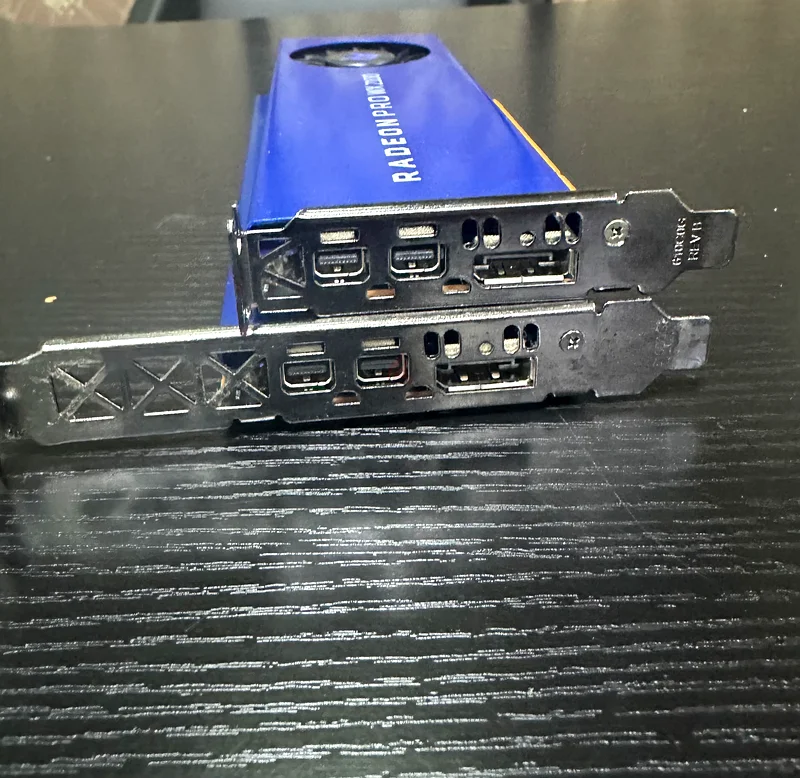 2GB GDDR5 VRAM AMD Radeon ProWx 21001 Display Port 2 MiniDisplay Port