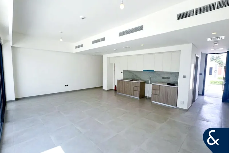Villa Single Row Rented Good location Iris Dubai