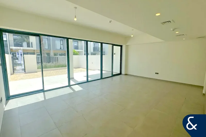 Villa Single Row Rented Good location Iris Dubai