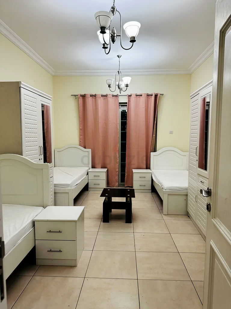 Apartment Exicutive working girls bed space available in near karama