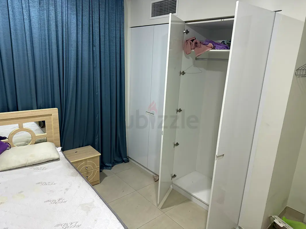 Apartment family or working female apartment sharing Dubai