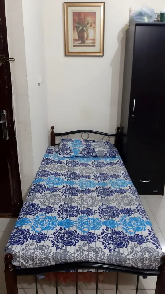 Villa Executive bed space for Muslim male bachelors preferably