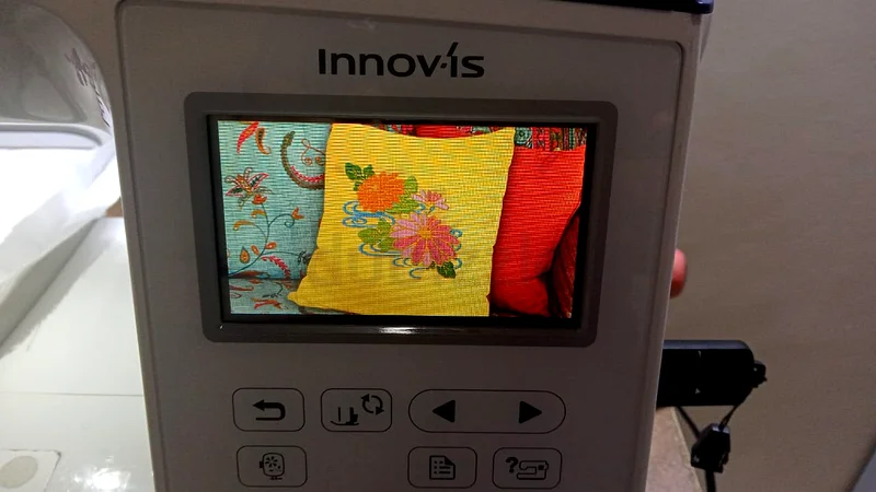 Brother Innov-Is Embroidery Machine, NV880E, White63257628883330111