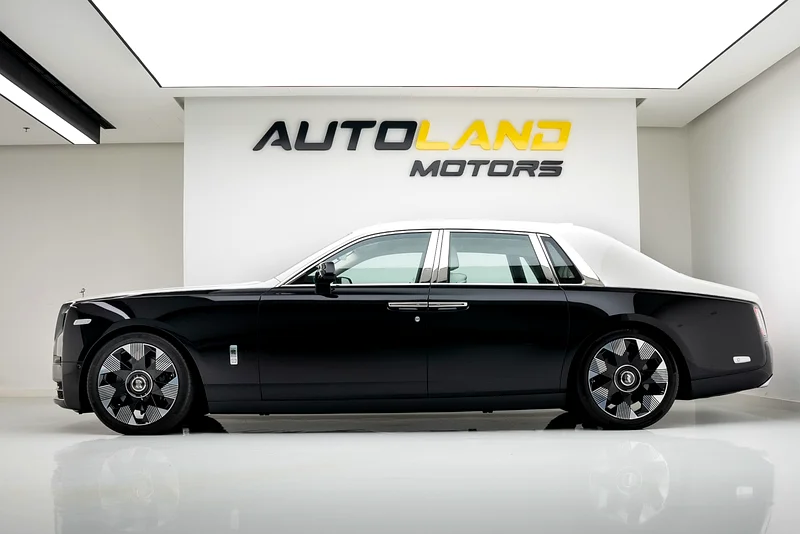 2024 ROLLS ROYCE PHANTOM | TWO TONE | IMMERSIVE SEATING | SHOOTING STAR HEADLINER63175705988610112