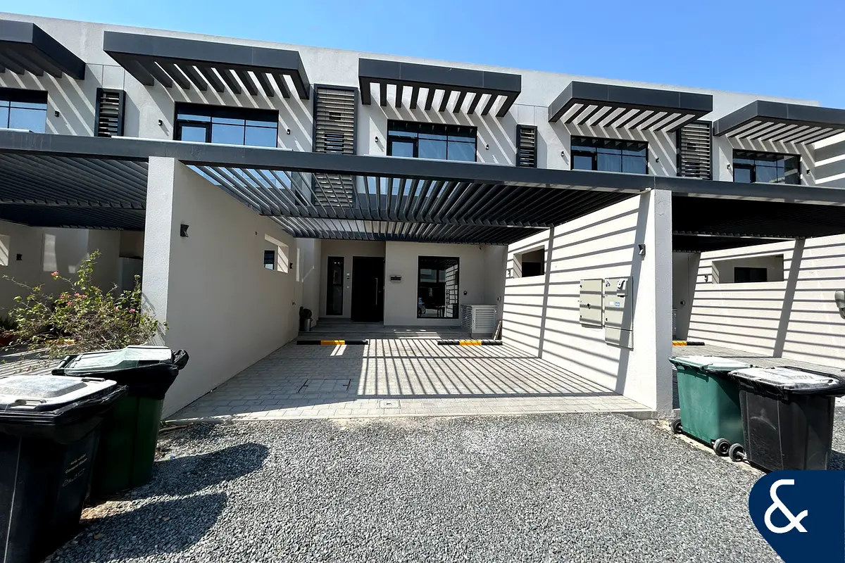 Villa 4 Bedroom Modern Close to Pavilion Dubai