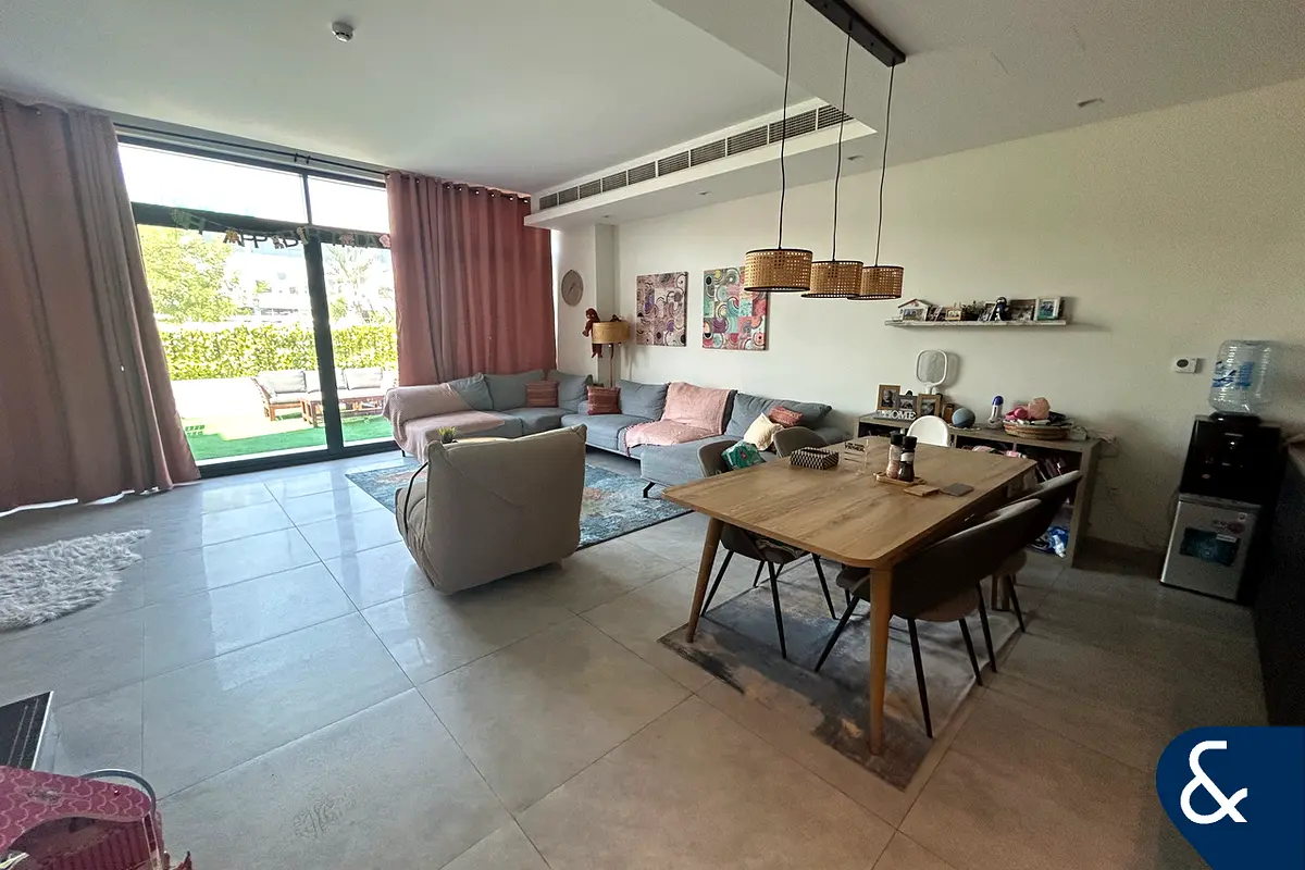 Villa 4 Bedroom Modern Close to Pavilion Dubai