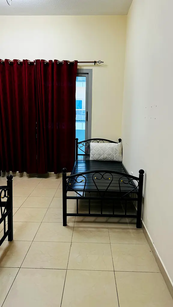 Apartment Bed space Available for Indian executive bachelor in Al