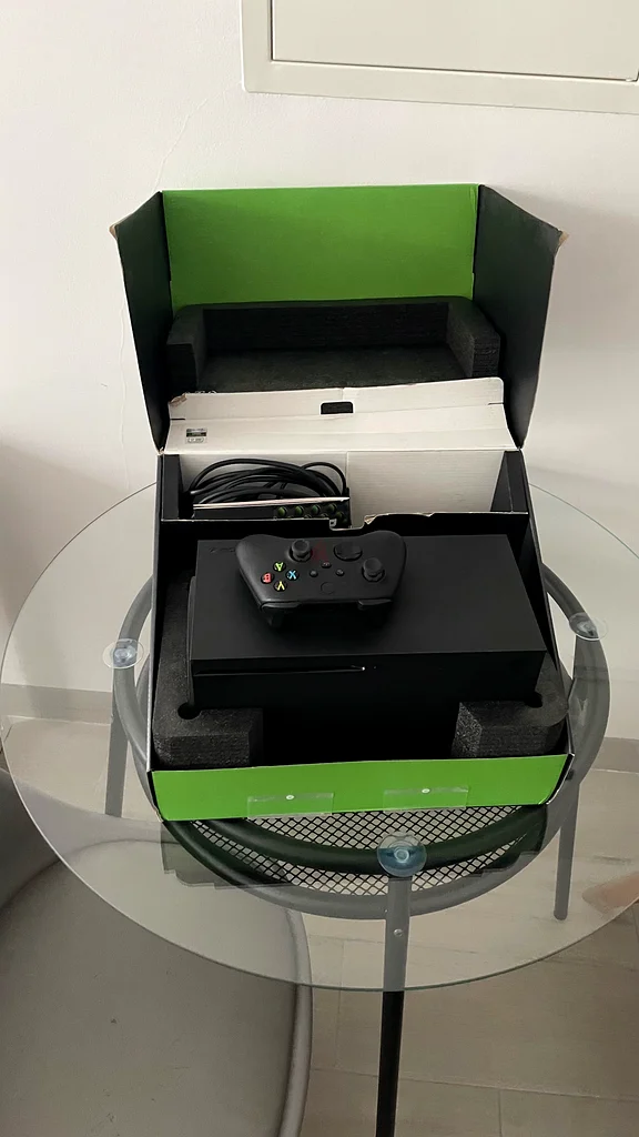 Xbox Series X 1tb + two controllers