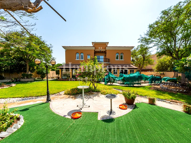 Villa Huge Garden Quite Location Upgraded Dubai
