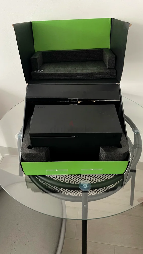Xbox Series X 1tb + two controllers