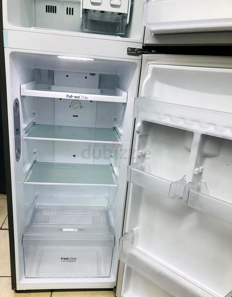 ثلاجة إل جي جديدة تمامًا من نوع إنفرتر وبحجم كبير متوفرة للبيع مع توصيل مجاني63253485581825112