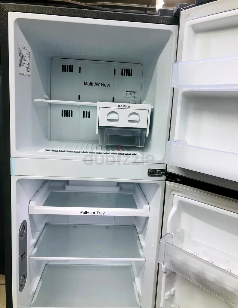 ثلاجة إل جي جديدة تمامًا من نوع إنفرتر وبحجم كبير متوفرة للبيع مع توصيل مجاني63253485581825114