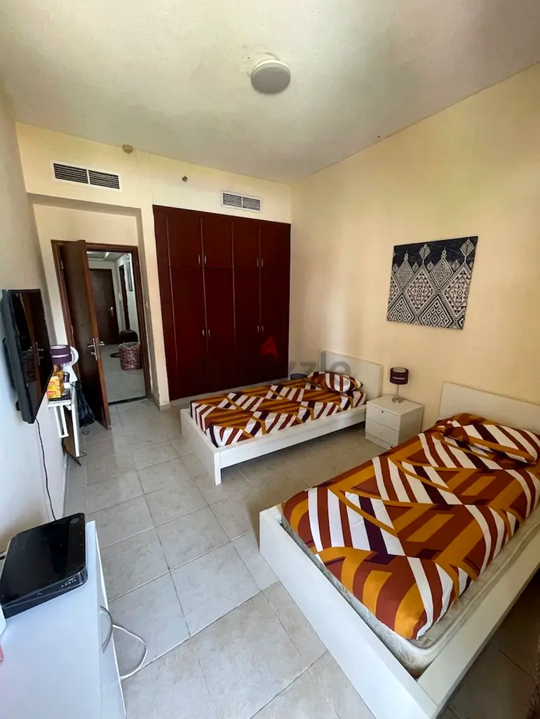 Apartment Private room available in barsha heights very closed