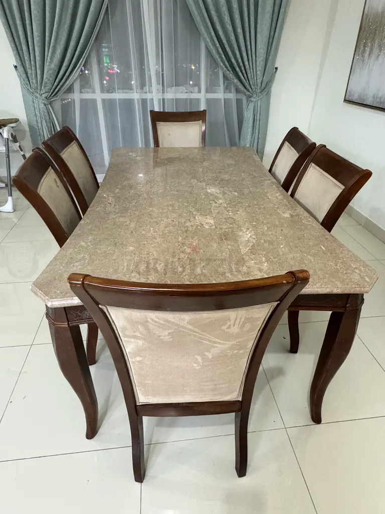 6 seater Dining table for Immediate Sale!!!