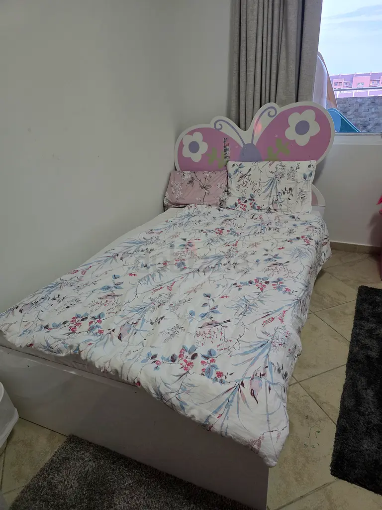 Free Girls beds with mattresses