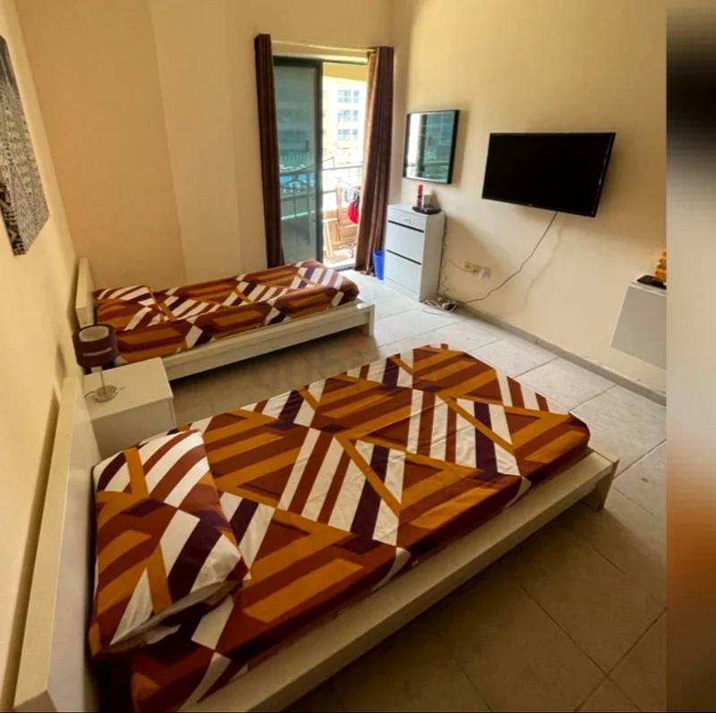 Apartment Private room available in barsha heights very closed