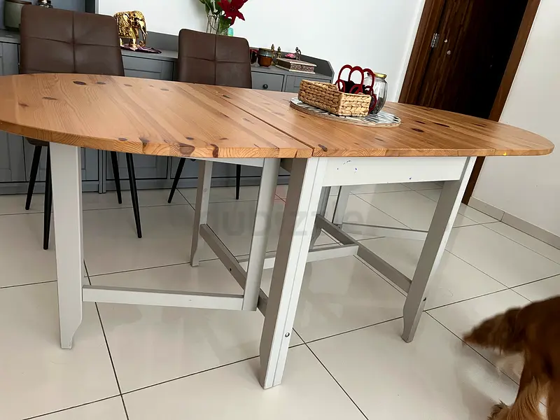 As good as new dining table 6 seater foldable
