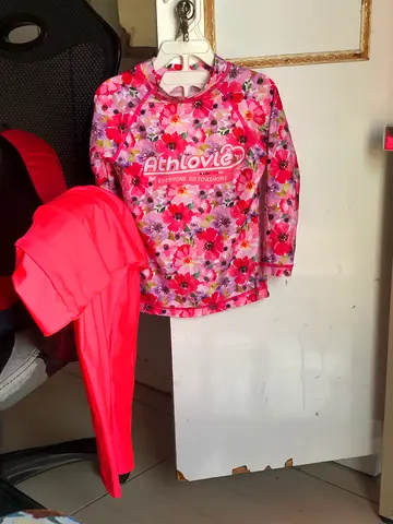 New girls swimsuit full set  4-6years