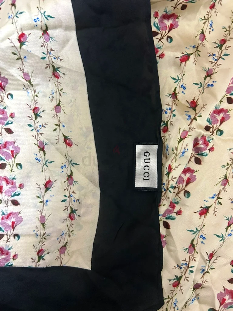 Gucci floral silk scarf63239081302657114