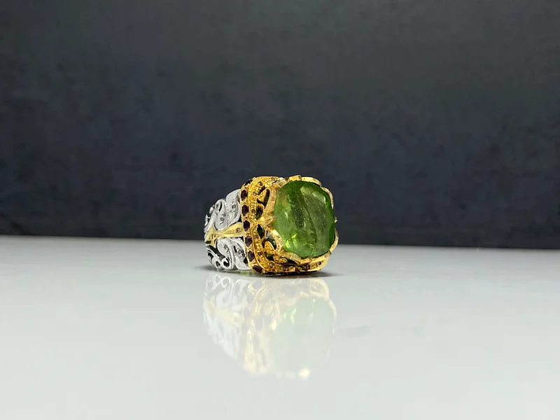 خاتم بحجر زبرجد طبيعي فخم - Luxurious natural peridot ring63174324247042113