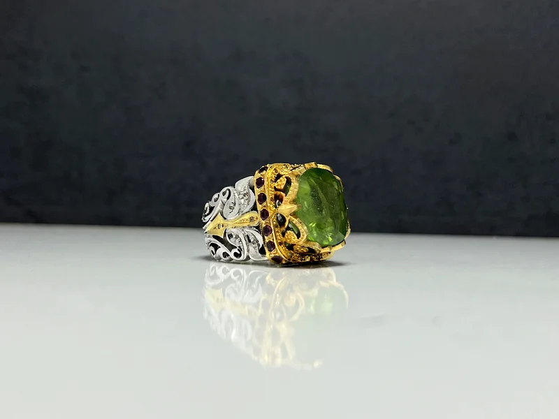 خاتم بحجر زبرجد طبيعي فخم - Luxurious natural peridot ring63174324247042114
