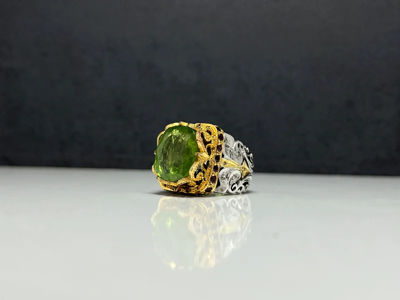 خاتم بحجر زبرجد طبيعي فخم - Luxurious natural peridot ring63174324247042111