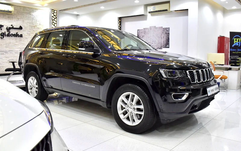 AED 1,272 EMI at 0% DP | Jeep Grand Cherokee Laredo 4x4 (2018 Model) in Black Color, GCC Specifications63225310358913112