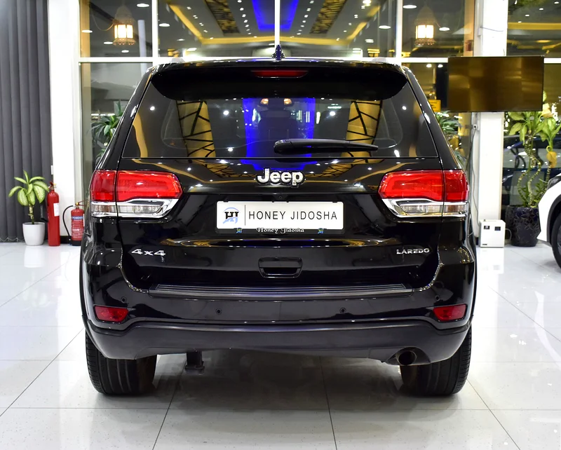 AED 1,272 EMI at 0% DP | Jeep Grand Cherokee Laredo 4x4 (2018 Model) in Black Color, GCC Specifications63225310358913114