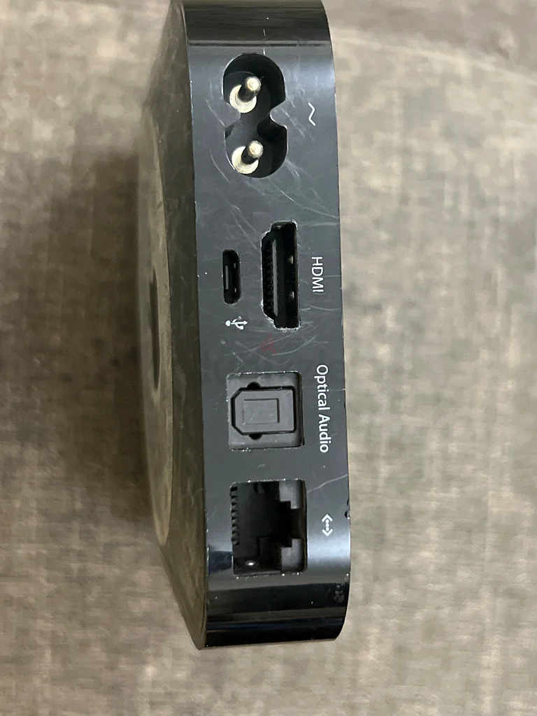 جهاز Apple TV الجيل الأول مع جهاز التحكم عن بعد63261826422017110