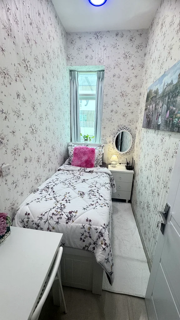 Apartment Partition room for Europe lady in Barsha1 mashreq metro