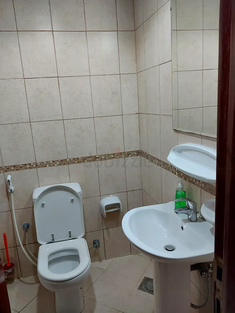 Apartment Decent Room with Separate bathroom available Abu