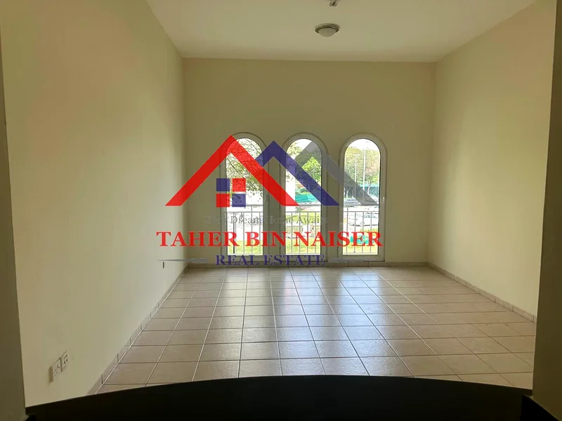 Apartment Largest Studio with balcony near to metro station