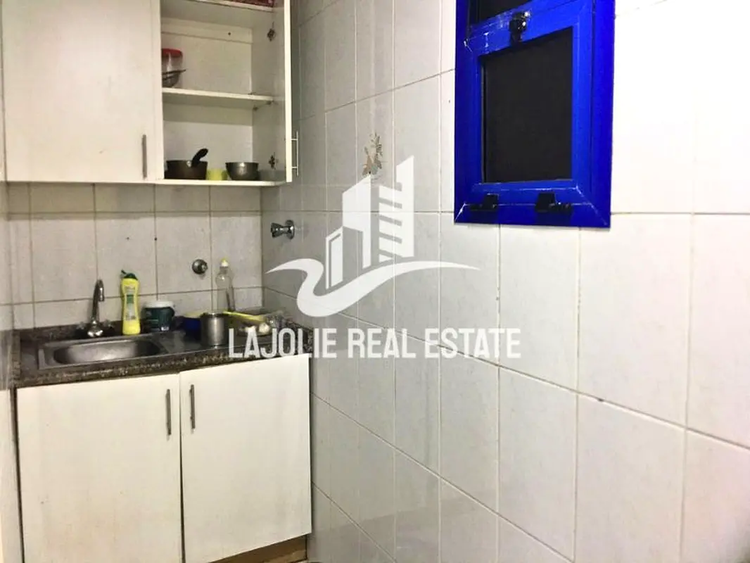 Office OFFICE WITH 4 ROOMS + KITCHEN + BATHROOM PARKING