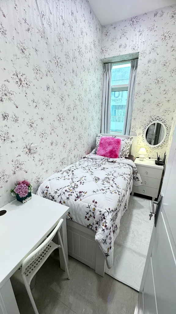 Apartment Partition room for Europe lady in Barsha1 mashreq metro