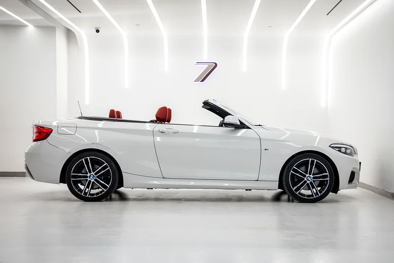 2018 BMW 220i Sportline Convertible | GCC | Full Service History | Excellent Condition |63228782592898113