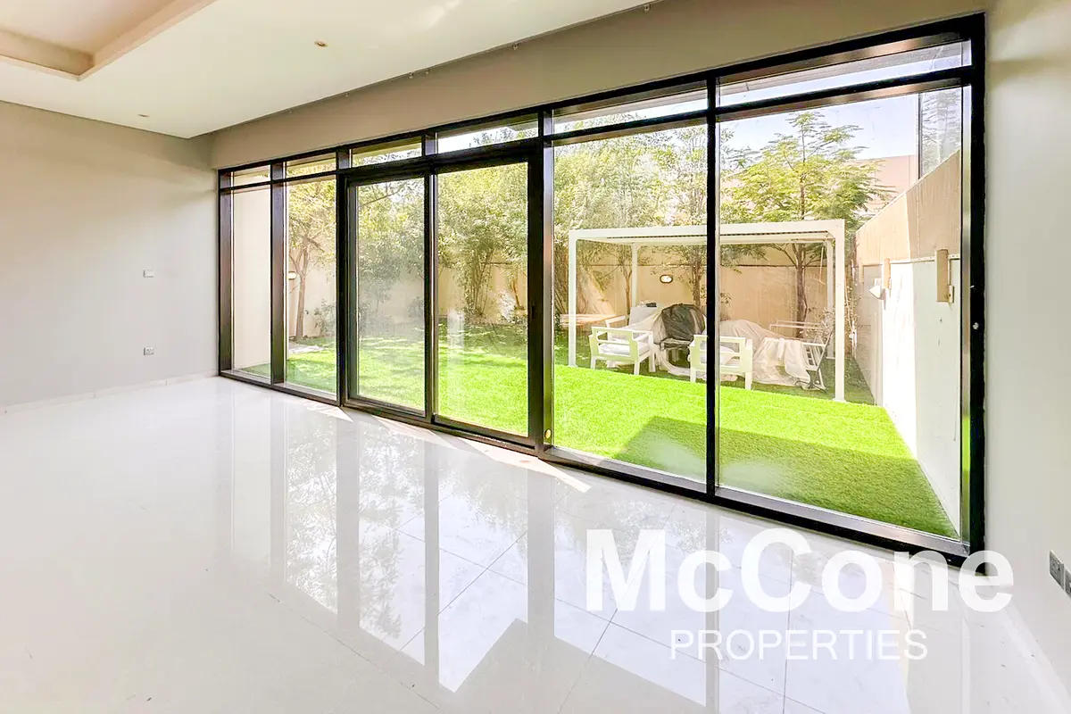 Townhouse Single Row Fully Landscaped Roof Top Terrace