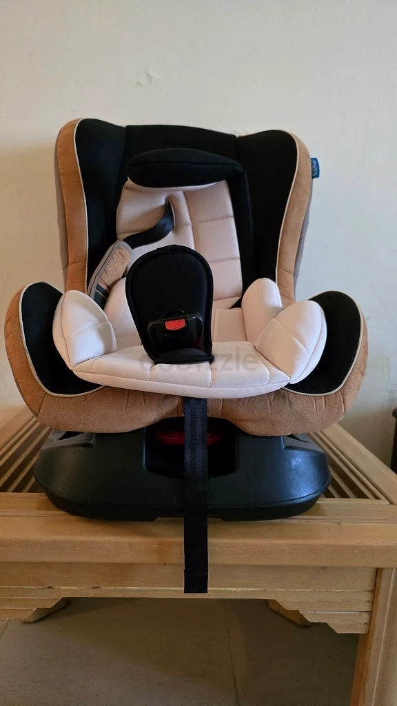 Baby car seat ( brand junior)