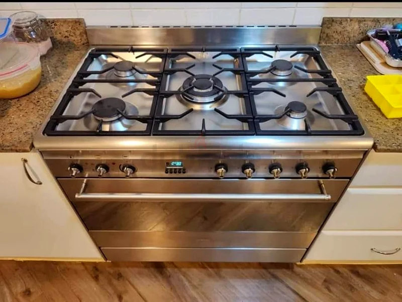Smeg 5 burner top gas oven electric cooker same like new condition for