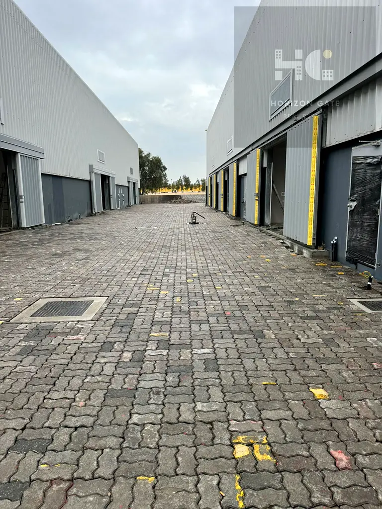Warehouse Strategic location and Premium Warehouse Leasing in Al Quoz