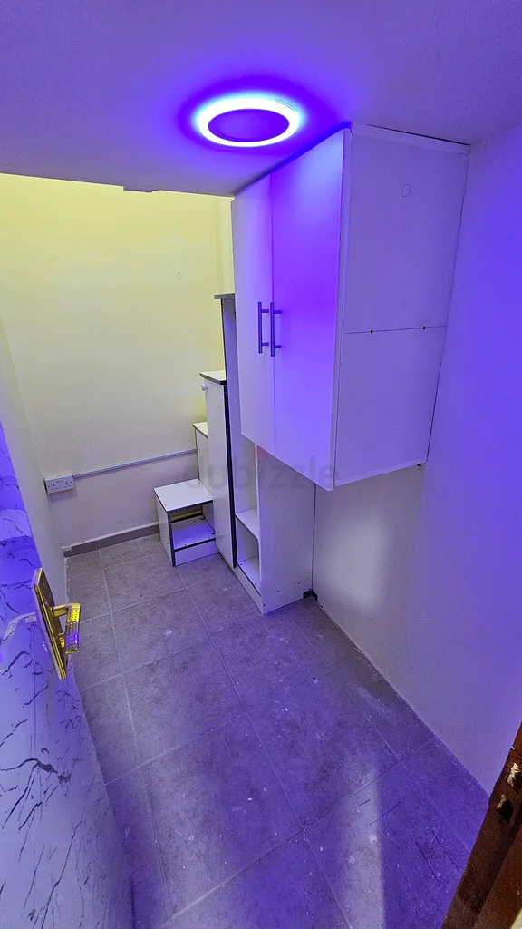 Apartment DIC METRO PARTITION ROOM 2 min walk to City Metro Dubai