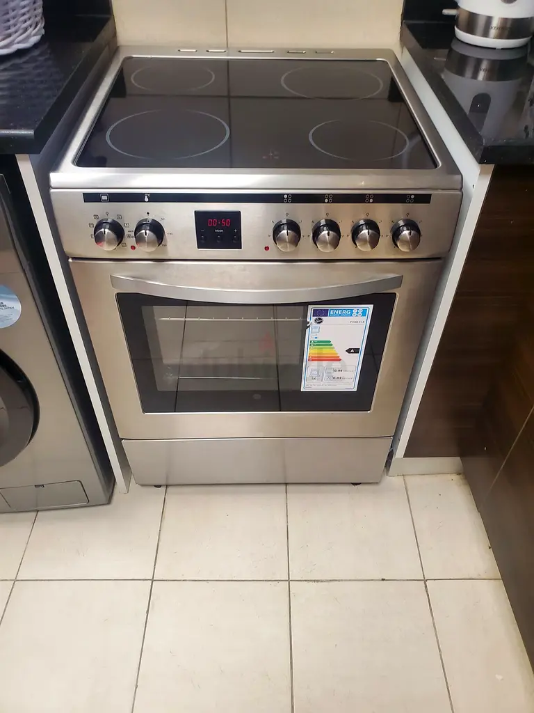 Hoover 4 burner electric ceramic stove freestanding