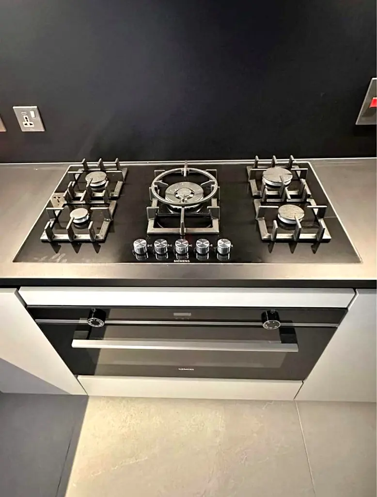 Siemens latest model IQ700 electric oven and gass cooktop builtin