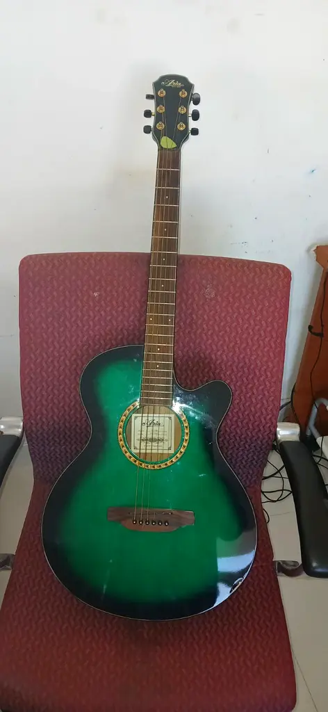 Acoustic guitar 6 strings