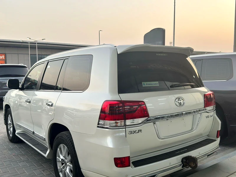 Toyota Land Cruiser GXR V8 5.763140688397186112