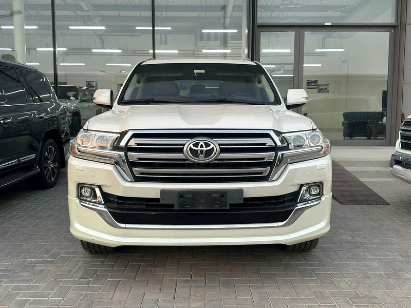 Toyota Land Cruiser GXR V8 5.763140688397186111