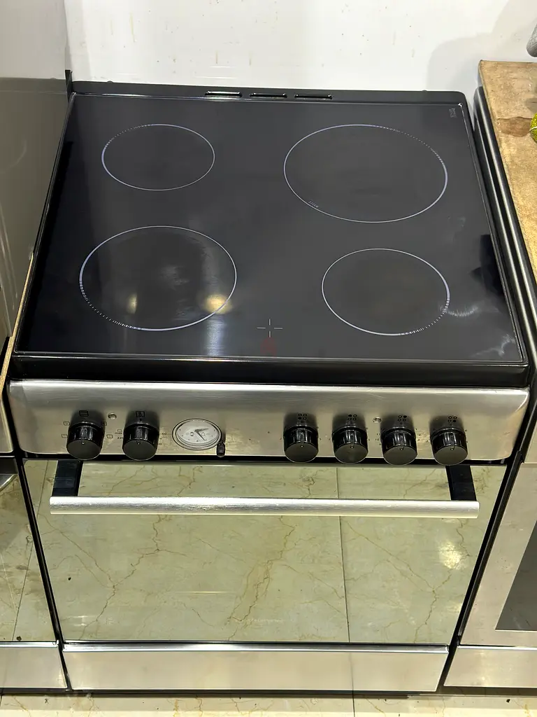 Ariston electric ceramic cooker 60/60 cm size