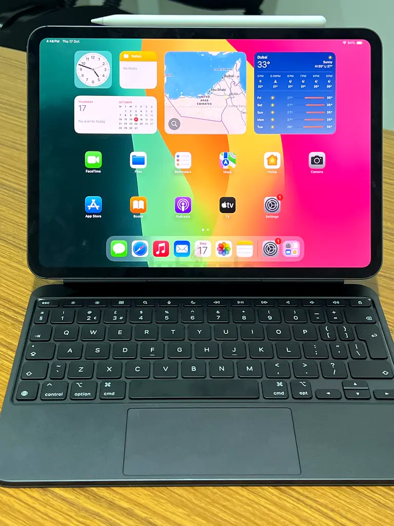 Apple iPad Pro M4 11 inch with keyboard