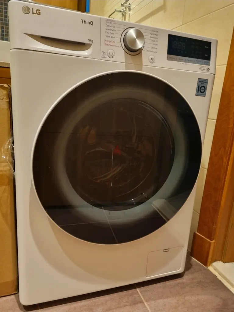 LG WASHING MACHINE 9KG