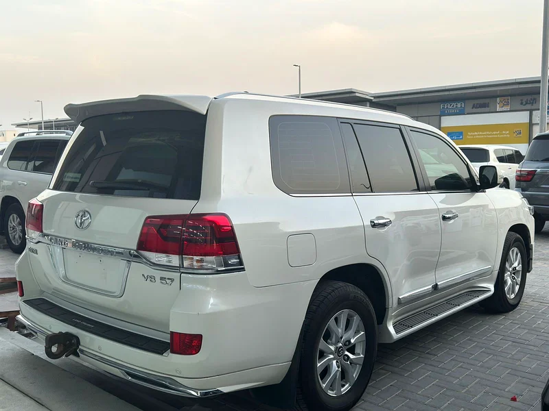 Toyota Land Cruiser GXR V8 5.763140688397186114