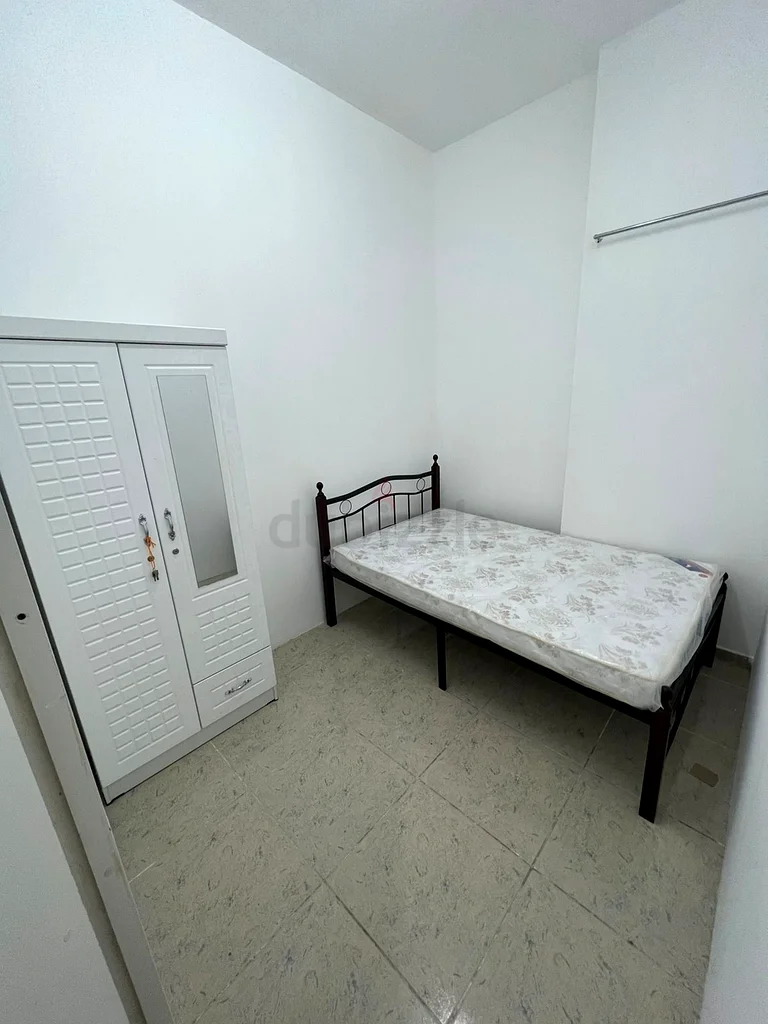 Apartment COUPLES SIZE PARTITION near FINANCIAL METRO/DIFC/DUBAI